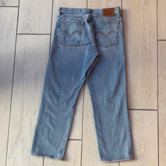 Levi's Women's Distressed Wedgie Straight Leg Light Wash Jeans Size 27 - Picture 2 of 15